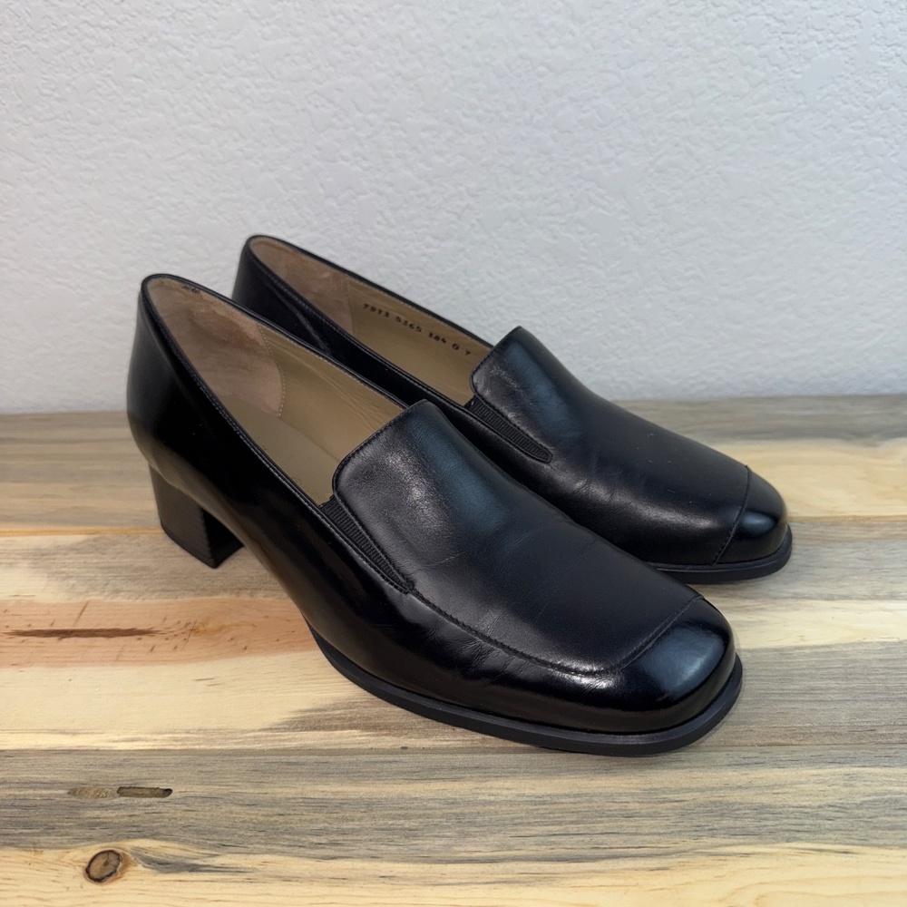 Durea Loafer Black Leather Slip On Size 9